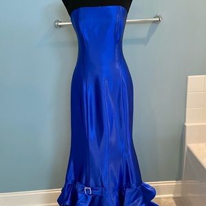 Cache royal blue mermaid prom dress with bow rhinestone embellishment.